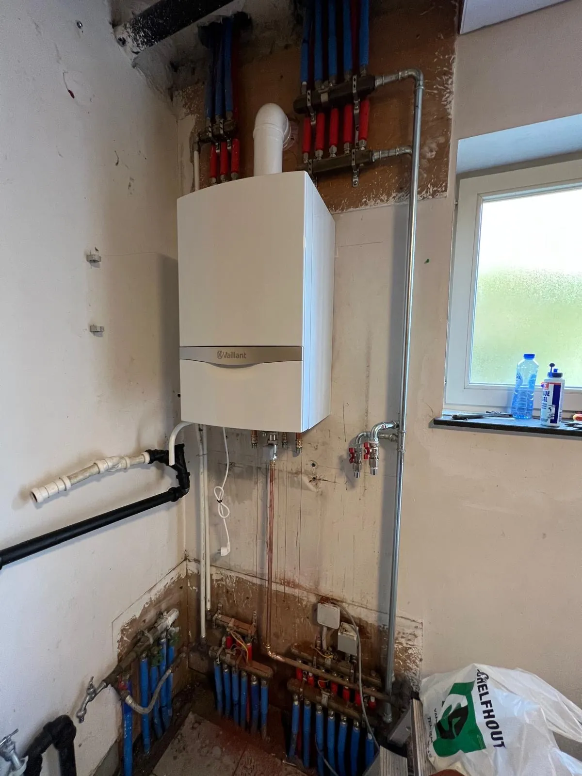 Vervangen gasketel in een bestaande stookplaats met behoud van de bestaande leidingen, door HS Concept in Aalst